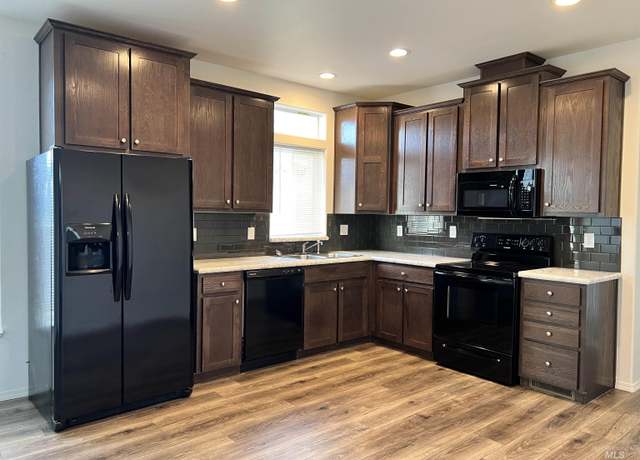 Property at 509 E Watercress, Eagle, ID 83616, 2 beds, 2 baths
