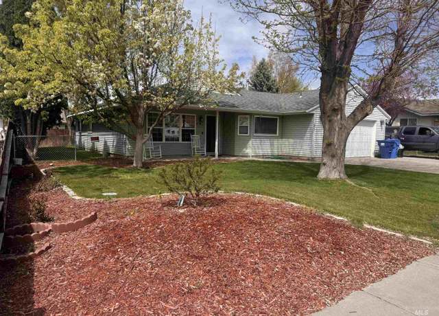 Property at 832 E 2nd Ave, Jerome, ID 83338, 3 beds, 2 baths