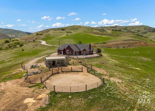 Property at 160 Summit Ridge Rd, Horseshoe Bend, ID 83629, 3 beds, 3 baths
