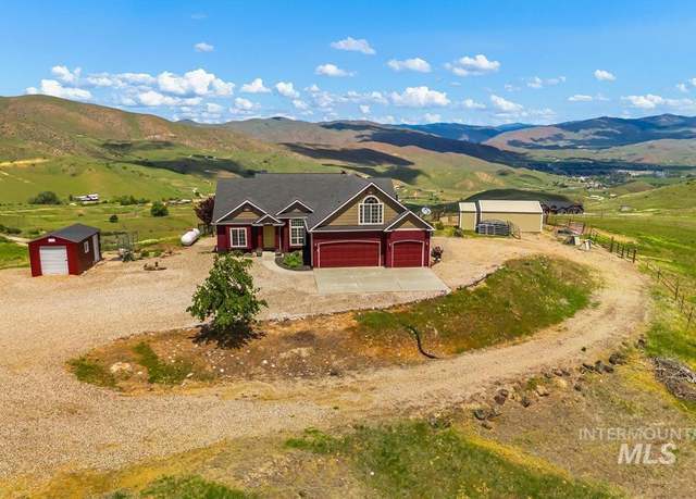Property at 160 Summit Ridge Rd, Horseshoe Bend, ID 83629, 3 beds, 2.5 baths