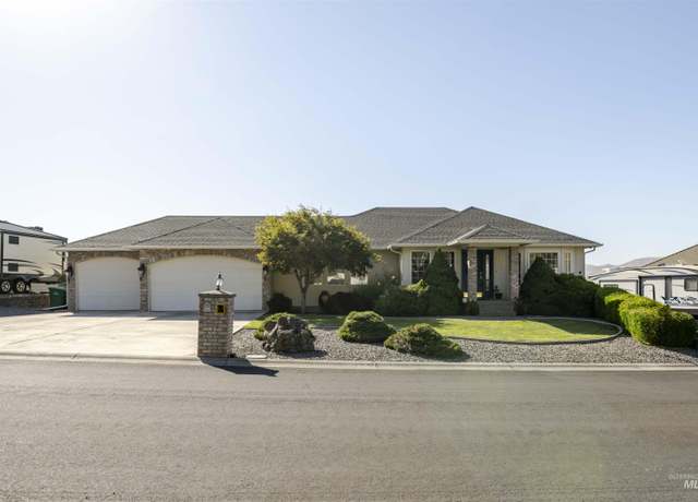 Property at 331 Reservoir Dr, Lewiston, ID 83501, 4 beds, 3 baths