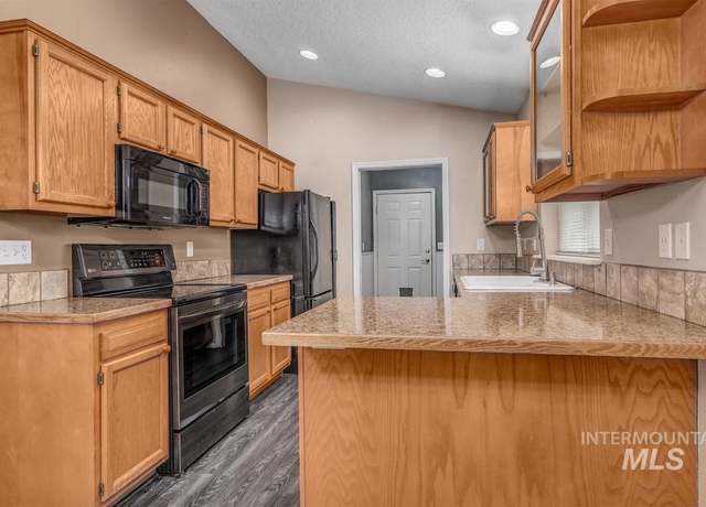 Property at 2607 Rome Ave, Fruitland, ID 83619, 3 beds, 2 baths