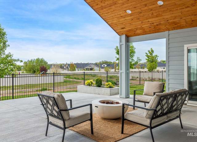Property at 2359 N Meadowhills Ave, Star, ID 83669, 4 beds, 2 baths