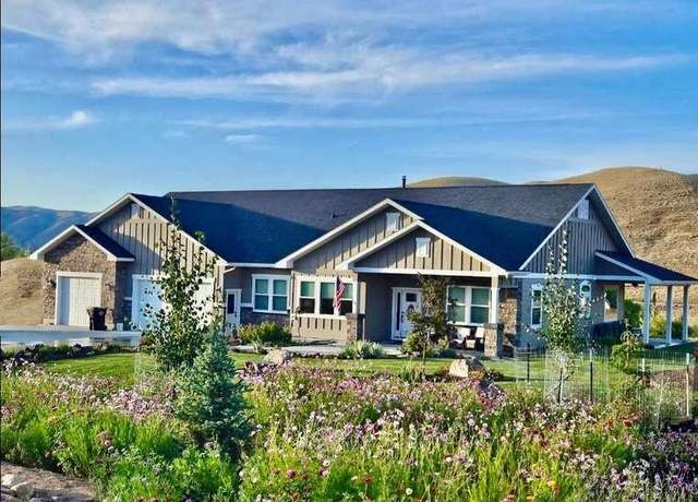 Property at 190 Porter Creek Rd, Horseshoe Bend, ID 83629, 2 beds, 2.5 baths