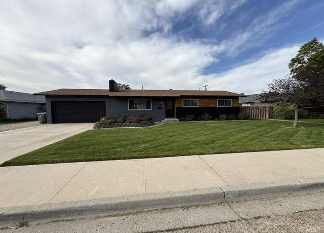 Property at 412 W Dakota Ave, Nampa, ID 83686, 3 beds, 2 baths