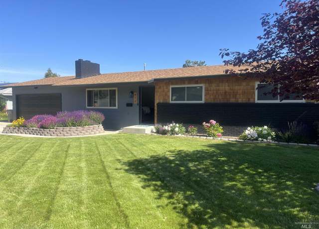 Property at 412 W Dakota Ave, Nampa, ID 83686, 3 beds, 2 baths