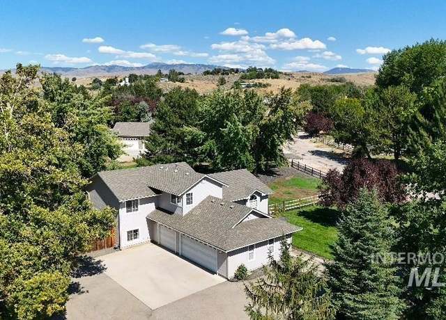 Property at 2700 N Showcase Pl, Eagle, ID 83616, 4 beds, 3 baths