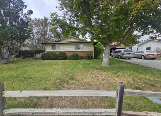 Property at 1120 East 8th North, Mountain Home, ID 83647, 3 beds, 2 baths