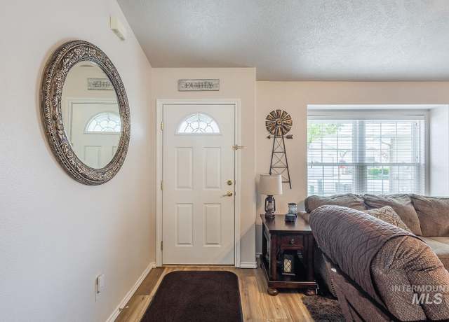 Property at 319 N Westminster St, Nampa, ID 83651, 3 beds, 2 baths