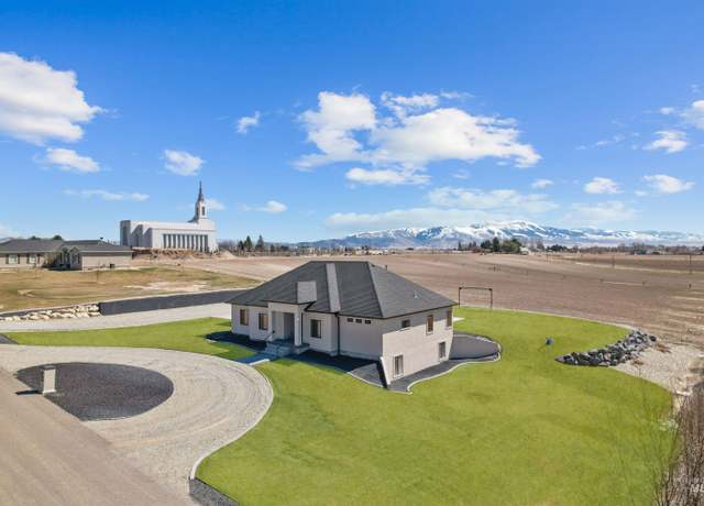 Property at 129 E 33 S, Burley, ID 83318, 3 beds, 2 baths