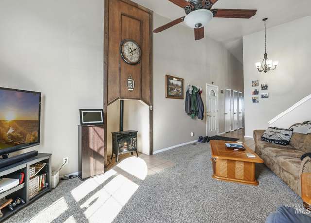 Property at 1751 Glendale Ave, Twin Falls, ID 83301, 4 beds, 2 baths