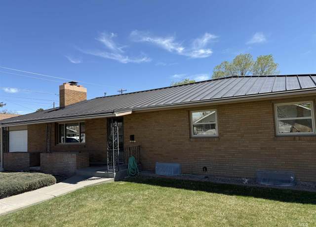 Property at 1019 Birch St, Buhl, ID 83316, 5 beds, 2 baths