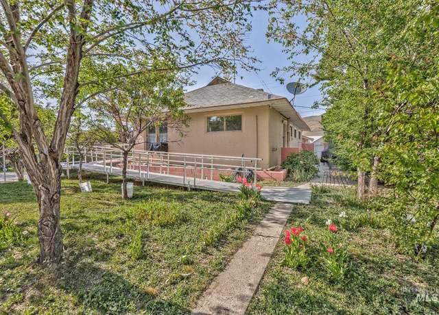Property at 290 E 2nd St, Huntington, OR 97907, 5 beds, 2 baths