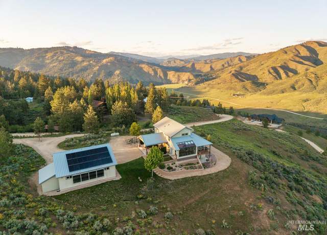 Property at 130 Evergreen Dr, Boise, ID 83716, 3 beds, 2 baths