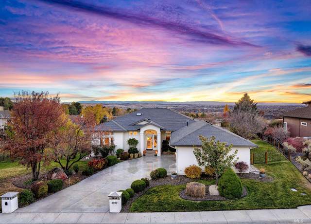 Property at 3077 E Bonview Dr, Boise, ID 83712, 3 beds, 2.5 baths