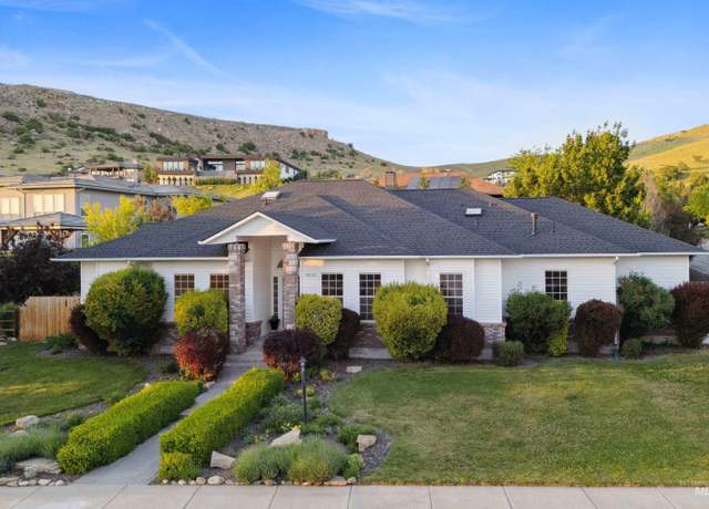 Property at 3376 E Echo Dr, Boise, ID 83712, 4 beds, 3 baths