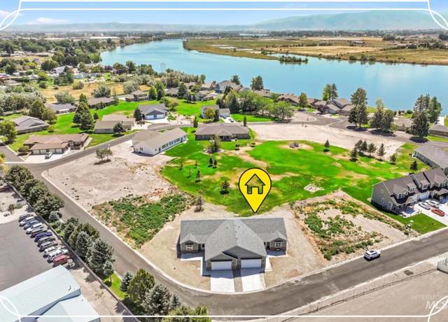 Property at 44 Lakeside Loop, Burley, ID 83318, 3 beds, 2 baths