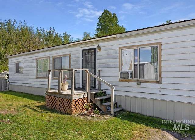 Property at 428 N 1st St E, Paul, ID 83347, 3 beds, 2 baths