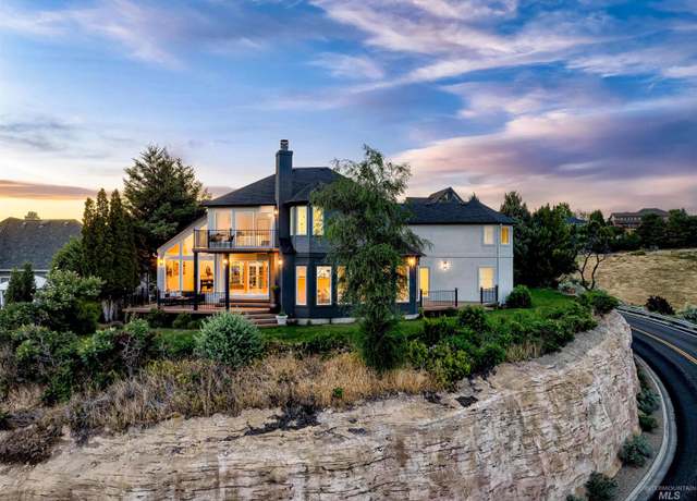 Property at 724 E High Point Ln, Boise, ID 83712, 4 beds, 3 baths