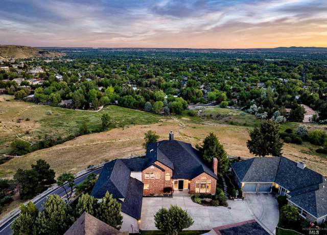 Property at 724 E High Point Ln, Boise, ID 83712, 4 beds, 3 baths