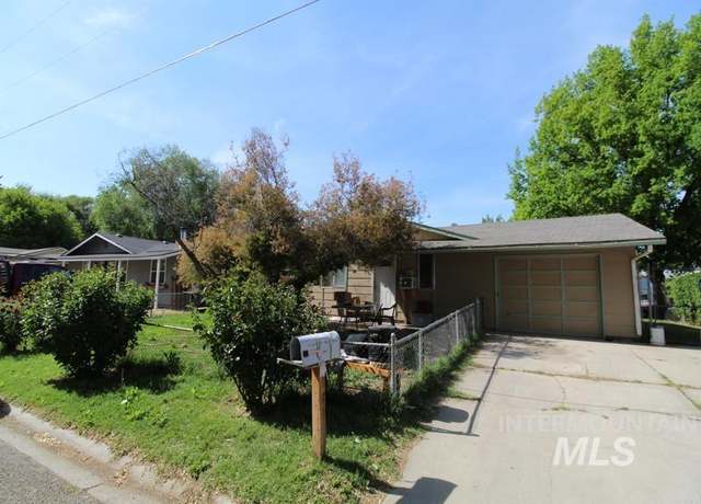 Property at 210 W 2nd St, Middleton, ID 83644, 3 beds, 1 bath