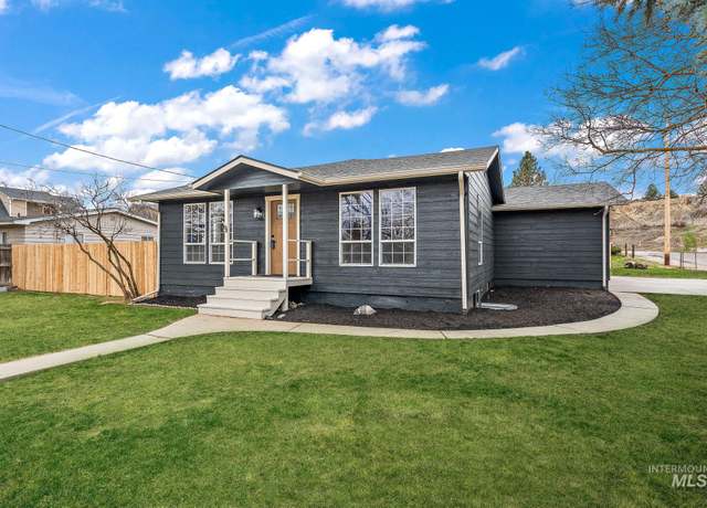 Property at 2921 Canal, Boise, ID 83705, 4 beds, 3 baths