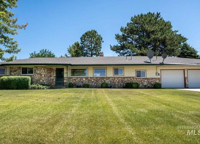 Property at 3302 S Midland Blvd, Nampa, ID 83686, 3 beds, 2.5 baths