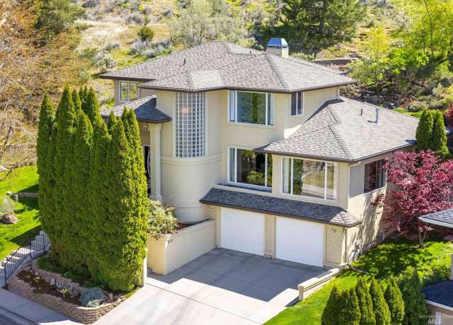 Property at 677 W Sandstone Ct, Boise, ID 83702, 4 beds, 2.5 baths