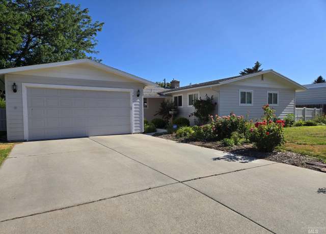 Property at 1225 SW 8th Ave, Ontario, OR 97914, 4 beds, 2.5 baths