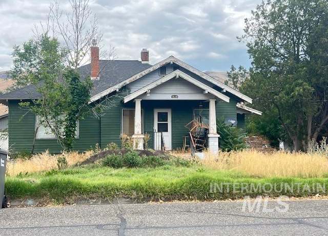 Property at 1518 Elm St, Clarkston, WA 99403, 3 beds, 1 bath