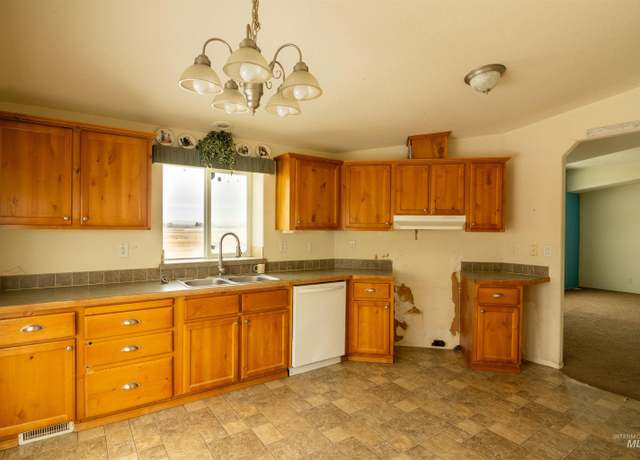 Property at B 2144 E 4100 N, Filer, ID 83328, 3 beds, 2 baths