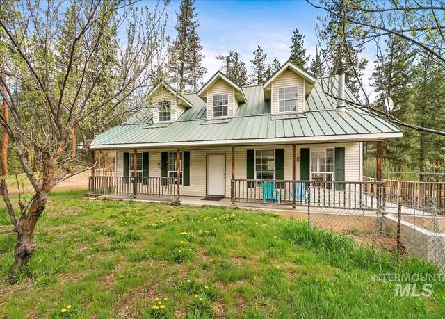 Property at 130 Daggett Creek Rd, Boise, ID 83716, 3 beds, 3 baths