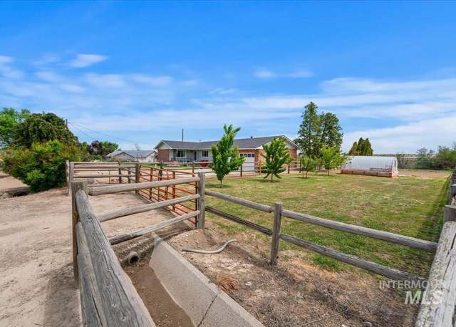 Property at 33738 Apple Valley Rd, Parma, ID 83660, 3 beds, 2 baths