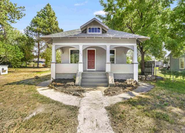 Property at 137 E Arthur Ave, Glenns Ferry, ID 83623, 4 beds, 2 baths