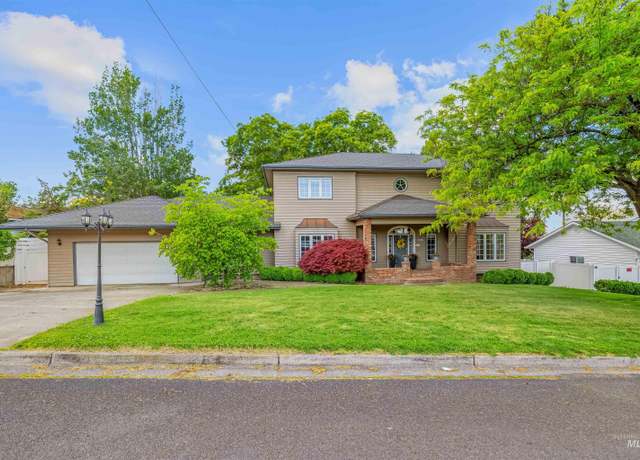 Property at 2220 14th St, Lewiston, ID 83501, 5 beds, 4 baths
