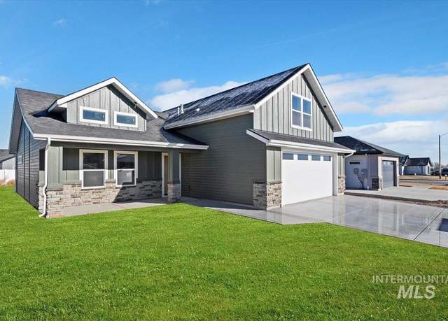 Property at 1967 Gage Ave, Twin Falls, ID 83301, 4 beds, 2.5 baths