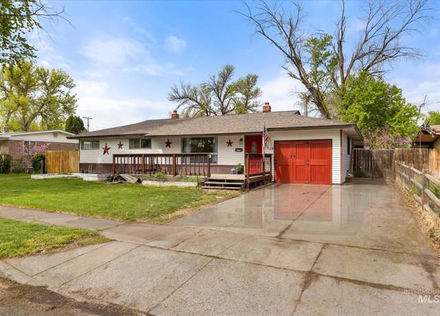 Property at 985 N 9th E, Mountain Home, ID 83647, 5 beds, 2.5 baths
