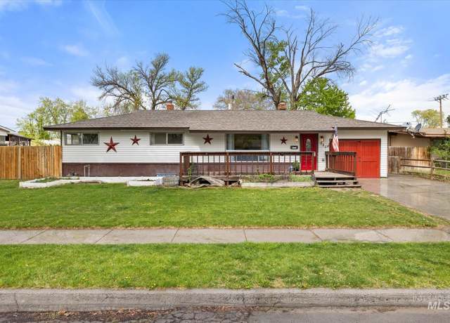 Property at 985 N 9th E, Mountain Home, ID 83647, 5 beds, 2.5 baths