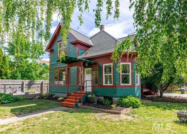 Property at 1028 S Harrison St, Moscow, ID 83843, 4 beds, 2 baths