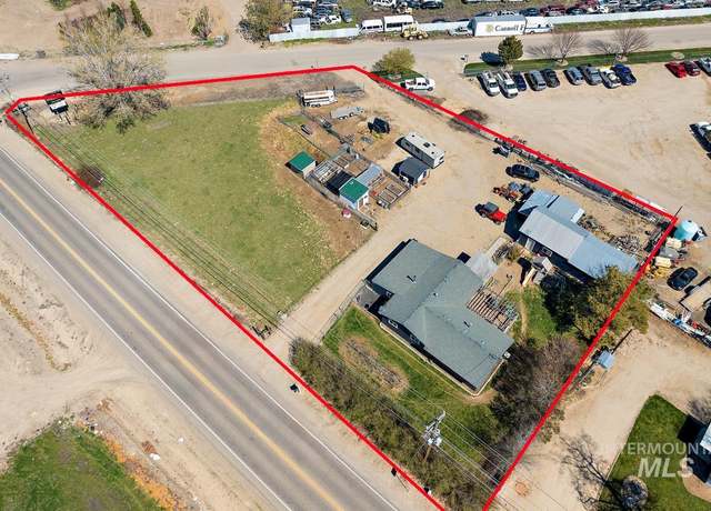 Property at 3304 N Middleton Rd, Nampa, ID 83651, 3 beds, 2 baths