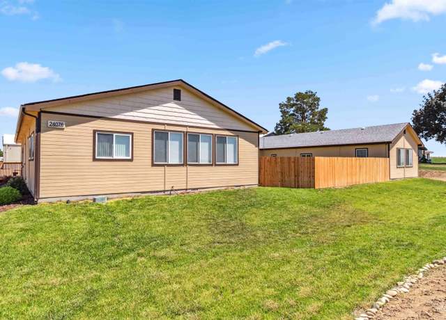 Property at 24076 Middleton Rd, Middleton, ID 83644, 4 beds, 2.5 baths