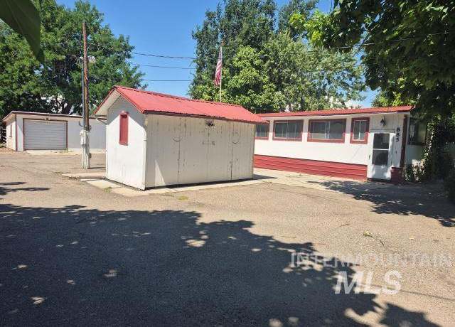 Property at 885 River St, Payette, ID 83661, 2 beds, 2 baths