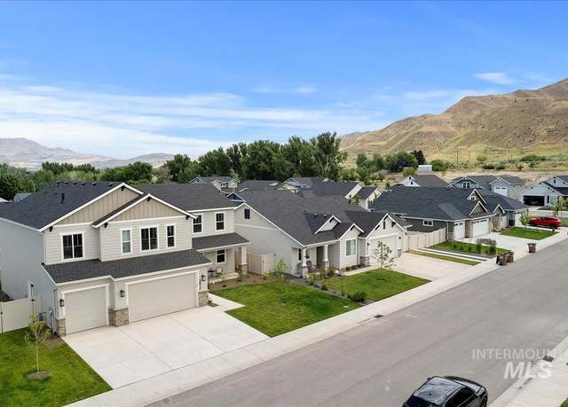 Property at 2670 Laidlaw St, Emmett, ID 83617, 5 beds, 3.5 baths
