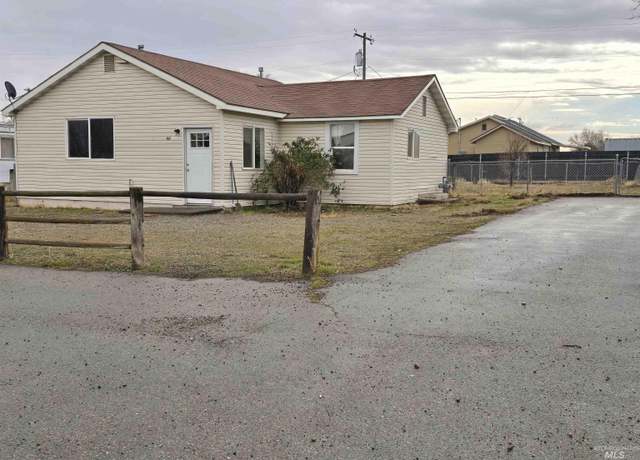 Property at 167 W 3rd Ave, Glenns Ferry, ID 83623, 2 beds, 1 bath