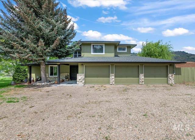Property at 2100 Highway 21, Boise, ID 83716, 3 beds, 2.5 baths