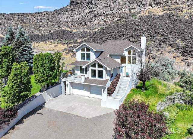 Property at 711 Falls View Dr, Twin Falls, ID 83301, 3 beds, 2.5 baths