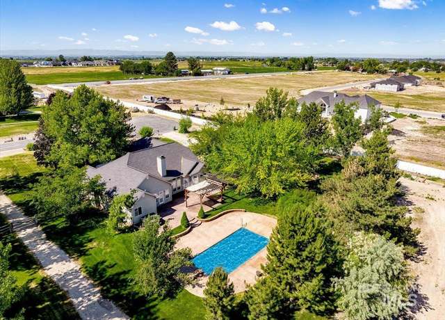 Property at 9222 Willowview Dr, Middleton, ID 83644, 4 beds, 2 baths
