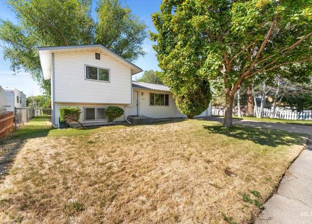 Property at 215 E 14th North, Mountain Home, ID 83647-1627, 4 beds, 2 baths