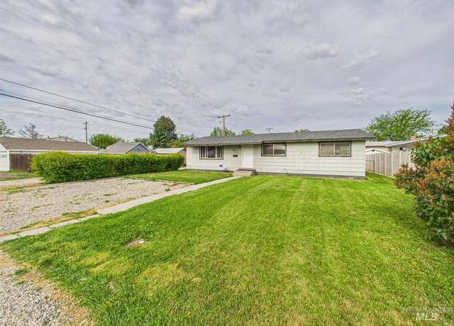 Property at 411 S Moffatt, Emmett, ID 83617, 3 beds, 1.5 baths