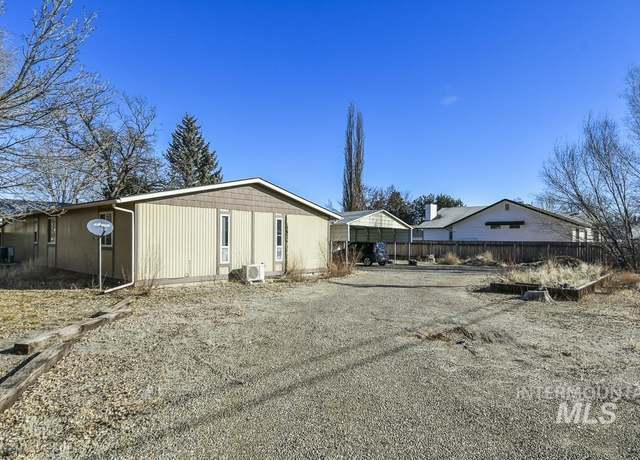 Property at 890 Hidden Ln, Mountain Home, ID 83647, 3 beds, 2 baths